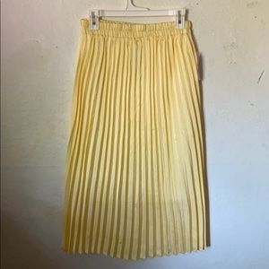 Yellow MIDI skirt 💛💛💛💛💛💛💛NEVER WORN